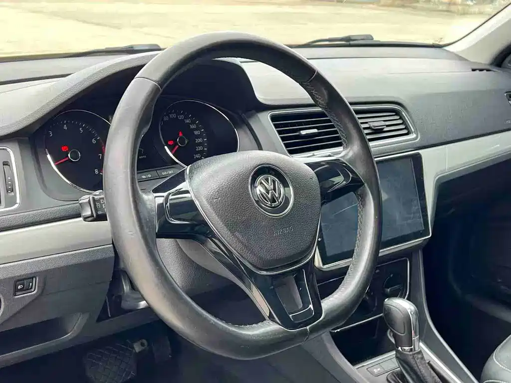 Volkswagen Lavida 2016 — фото 13