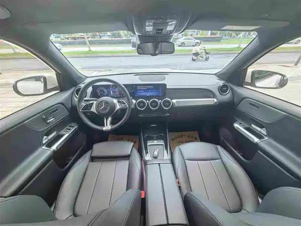 Mercedes-Benz GLB 2024
