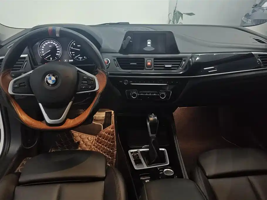 BMW 1 Series 2018 — фото 12