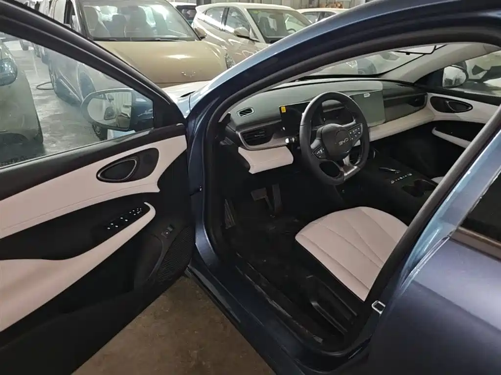 BYD Seal 05 DM-i 2026 — фото 16
