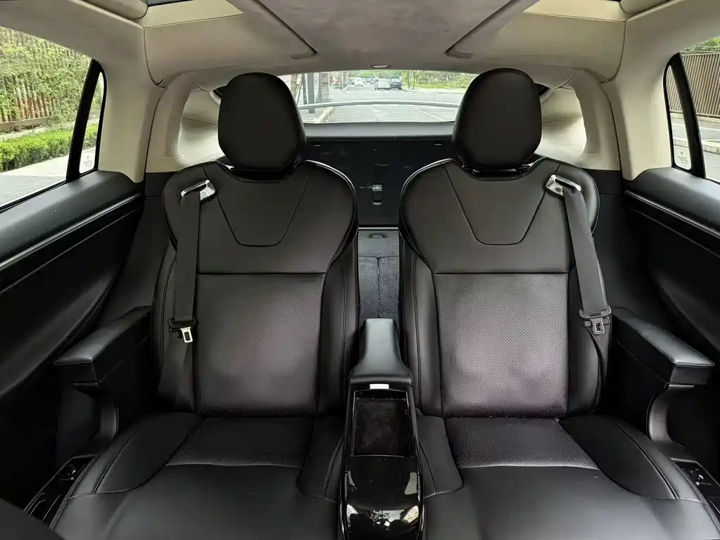 Tesla Model X 2018 — фото 12