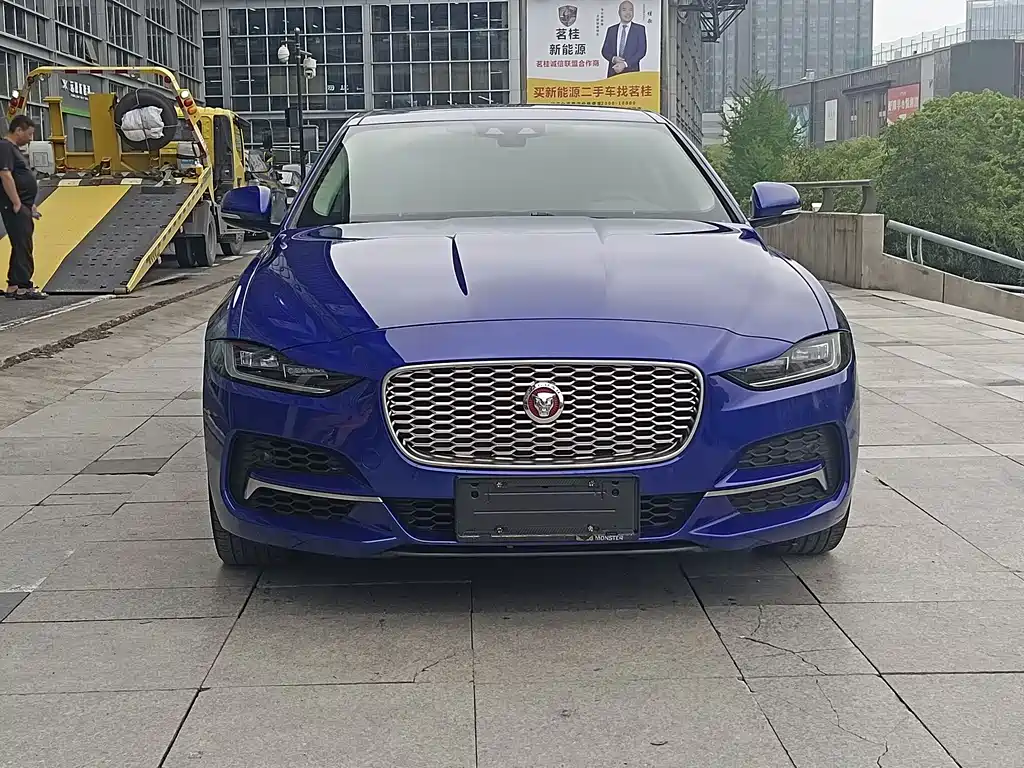 Jaguar XEL 2020 — фото 2
