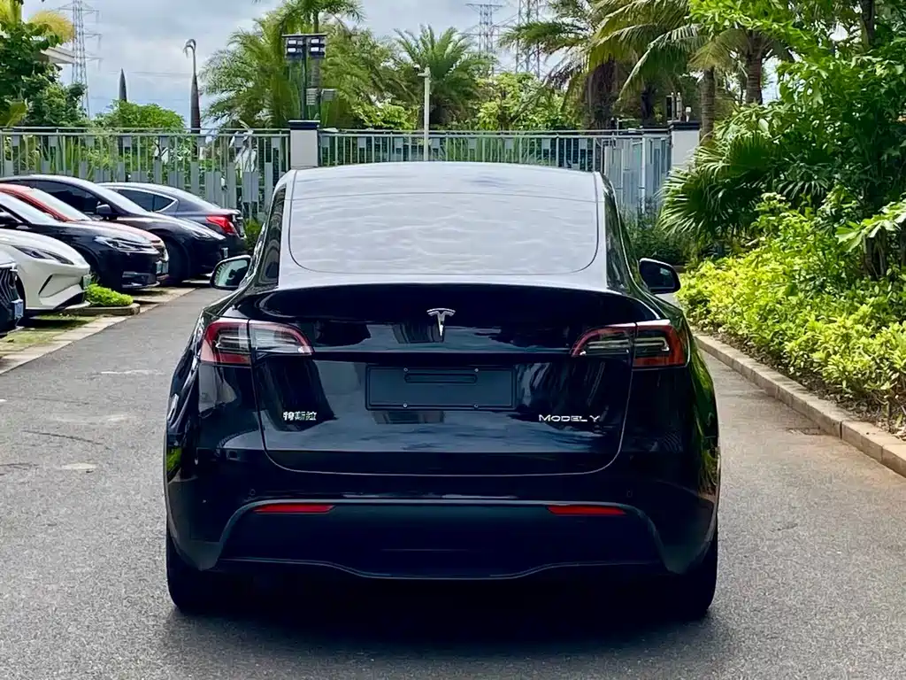 Tesla Model Y 2022 — фото 16