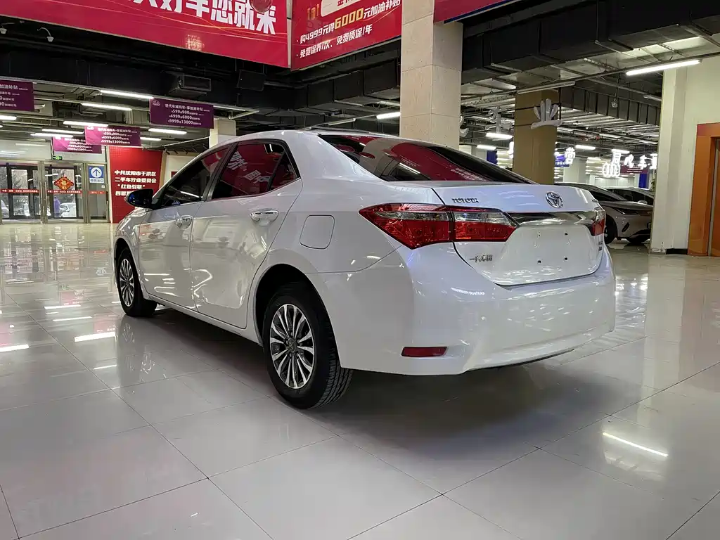 Toyota Corolla 2018 — фото 9