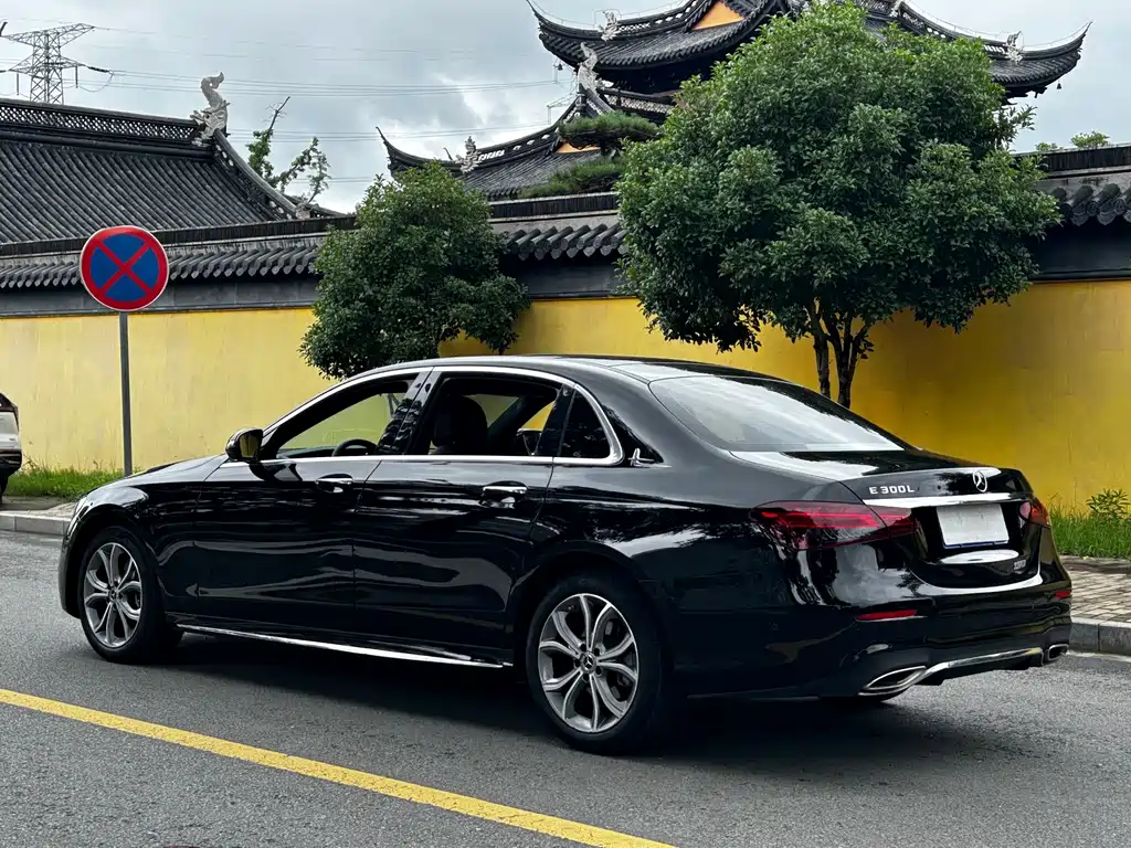 Mercedes-Benz E-Class 2021 — фото 17