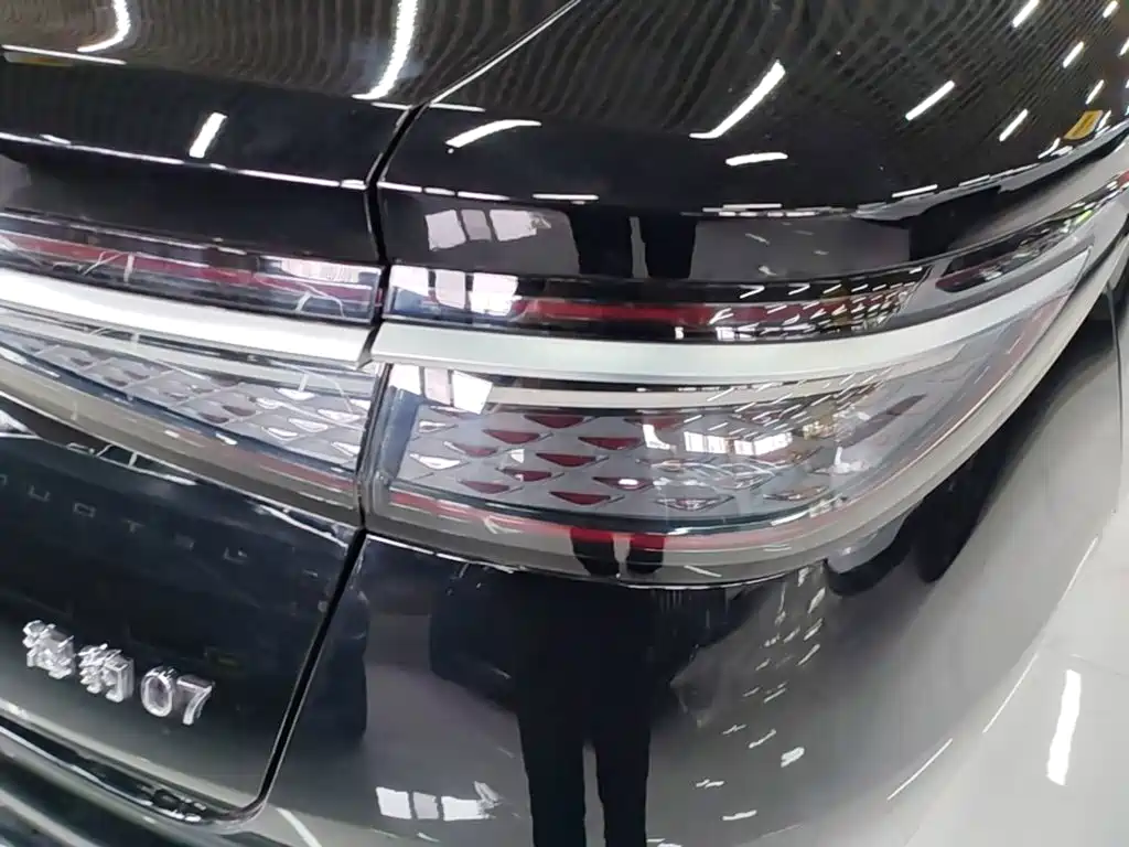 BYD Seal 07 DM-i 2025 — фото 8