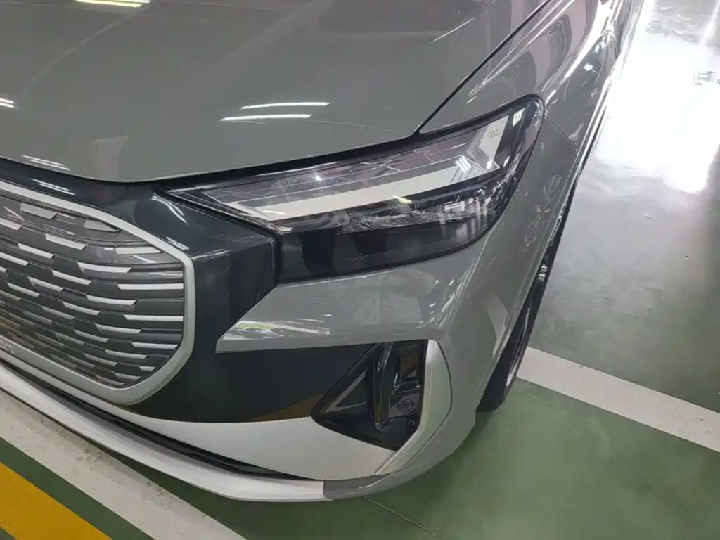 Audi Q4 e-tron 2023 — фото 24