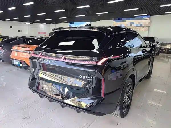 Lynk & Co 08 EM-P 2024