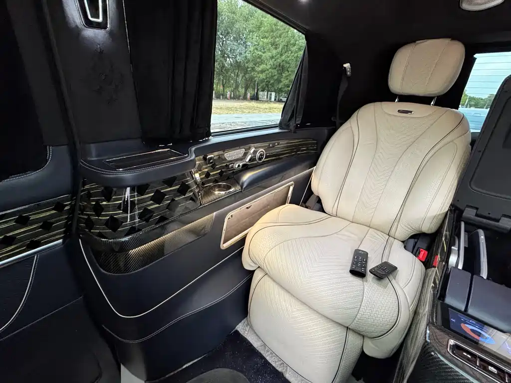 Mercedes-Benz V-Class 2020 — фото 10