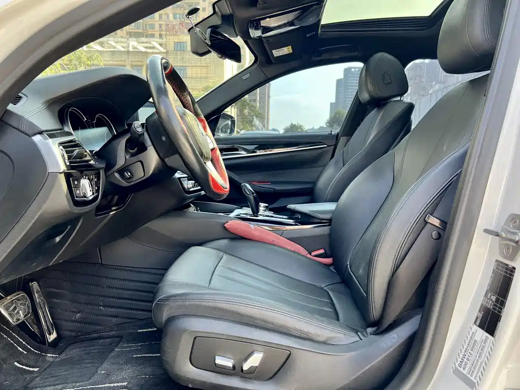 BMW 5 Series 2018 — фото 14