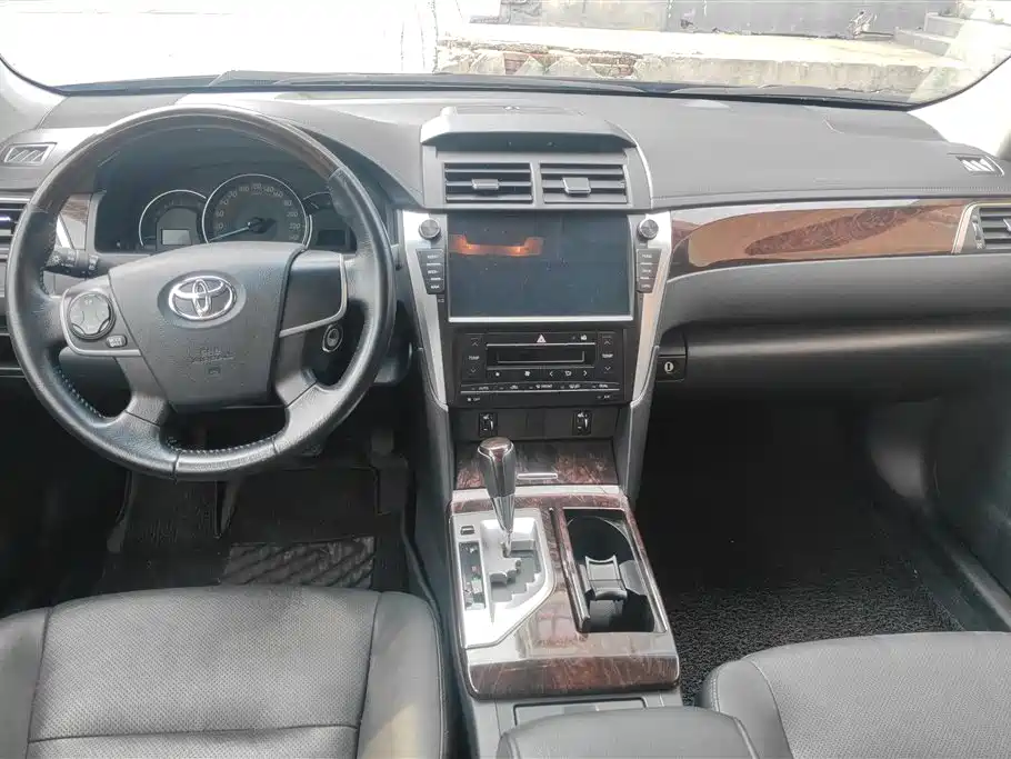 Toyota Camry 2015 — фото 12