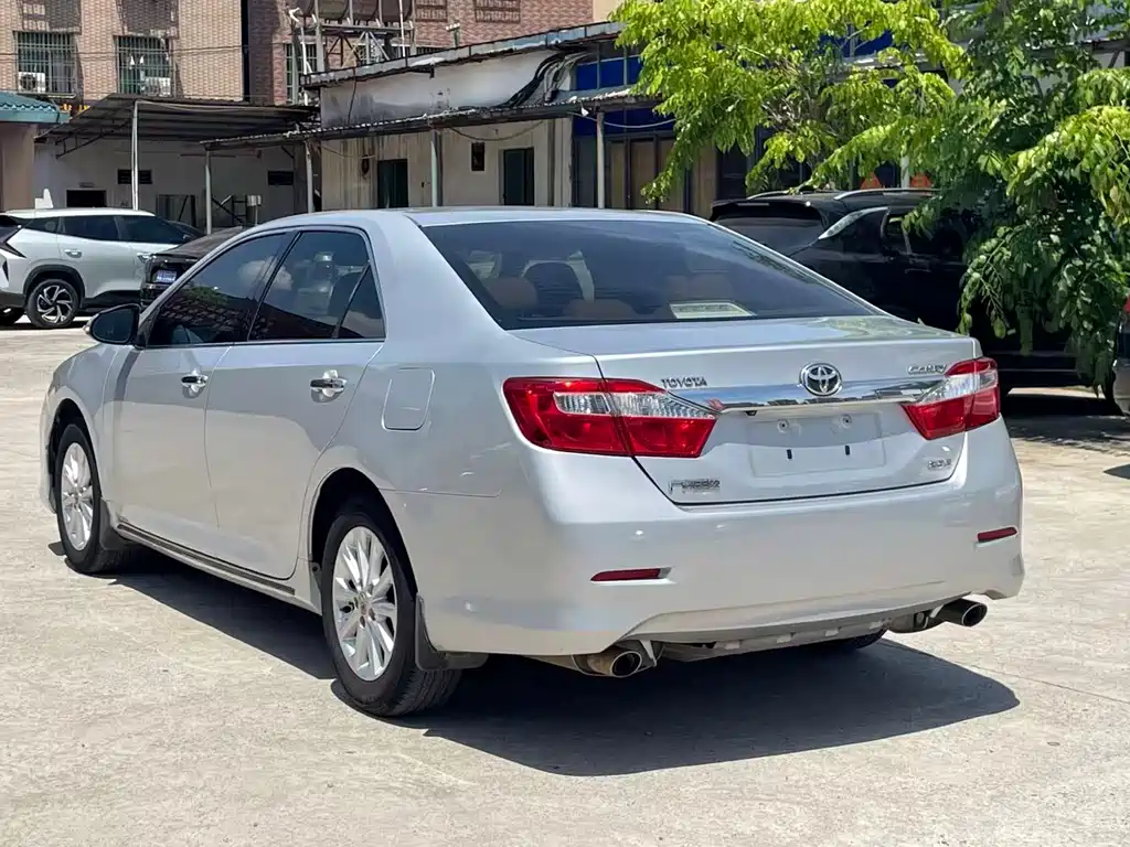 Toyota Camry 2012 — фото 6