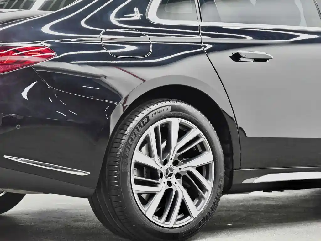 Mercedes-Benz E-Class 2025 — фото 13