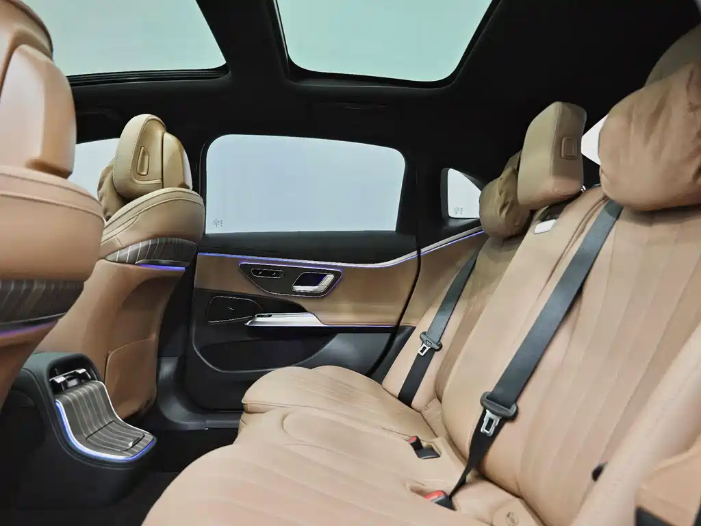 Mercedes-Benz E-Class 2025 — фото 32