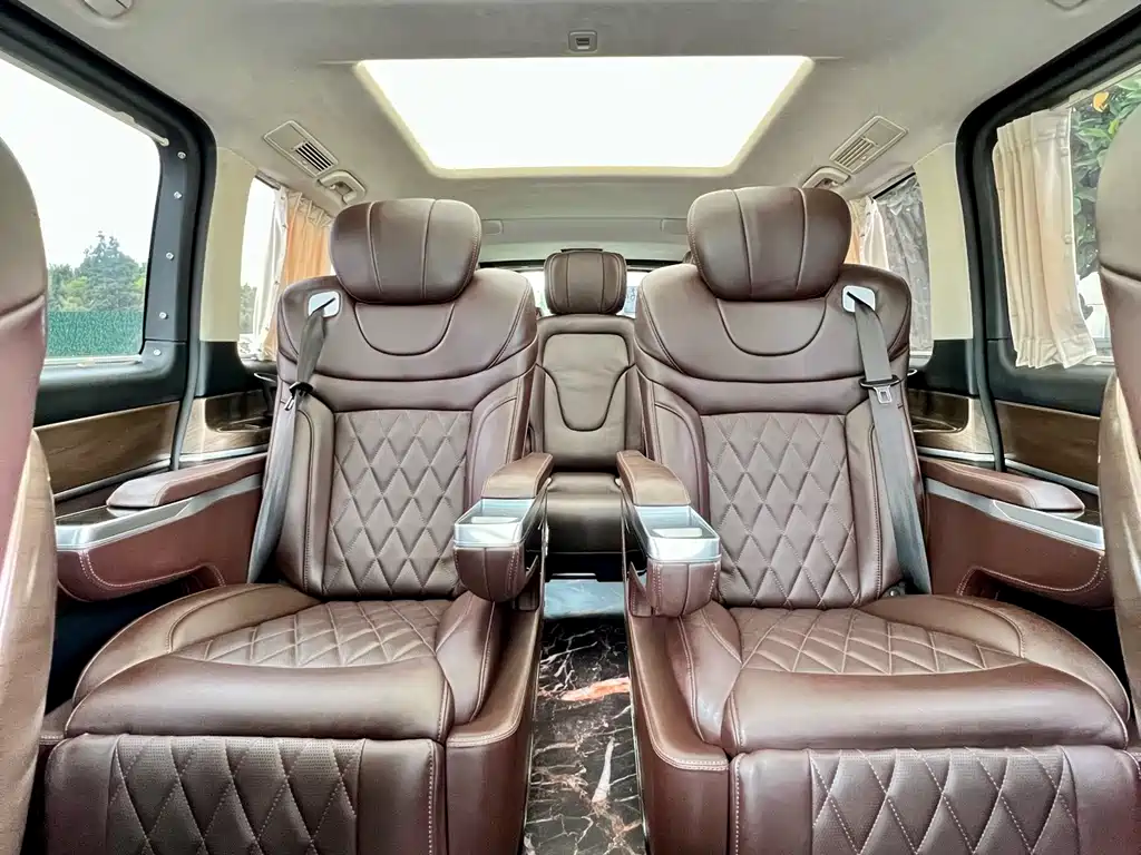 Mercedes-Benz V-Class 2024 — фото 14