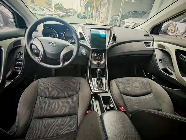 Hyundai Elantra Langdong 2013