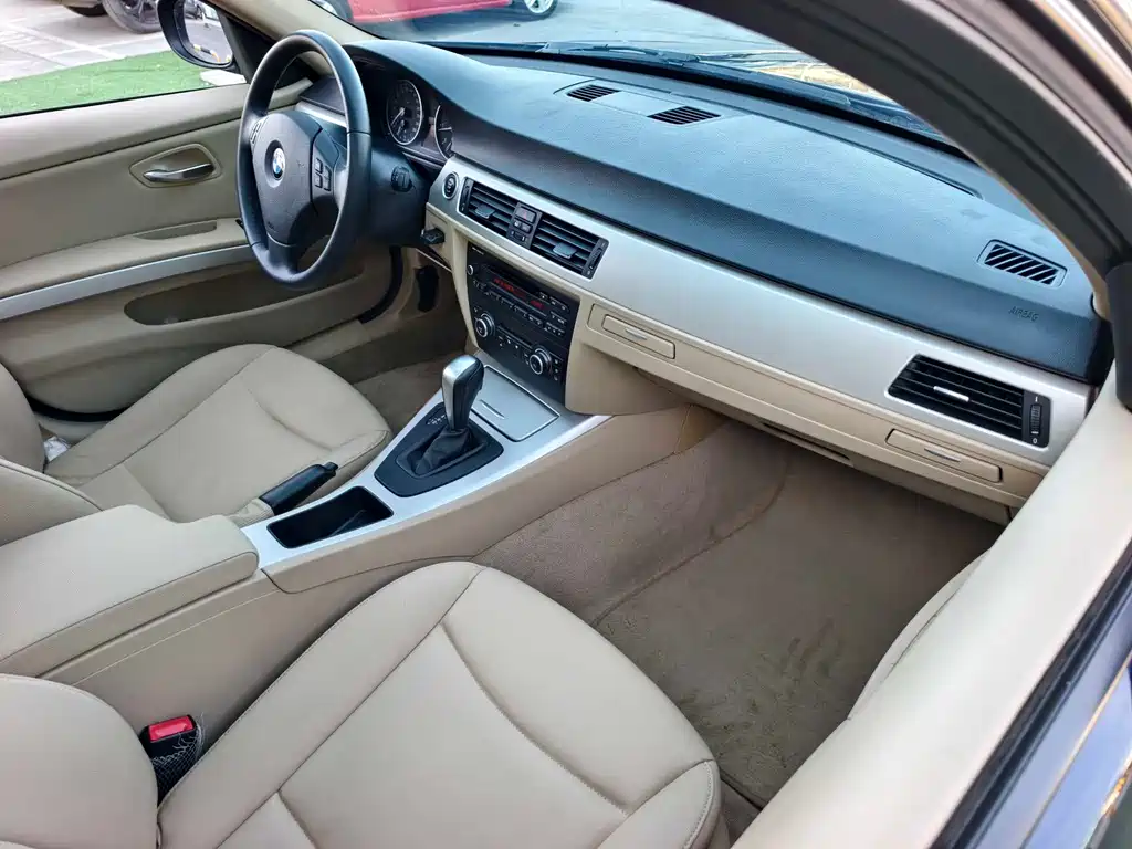BMW 3 Series 2011 — фото 18