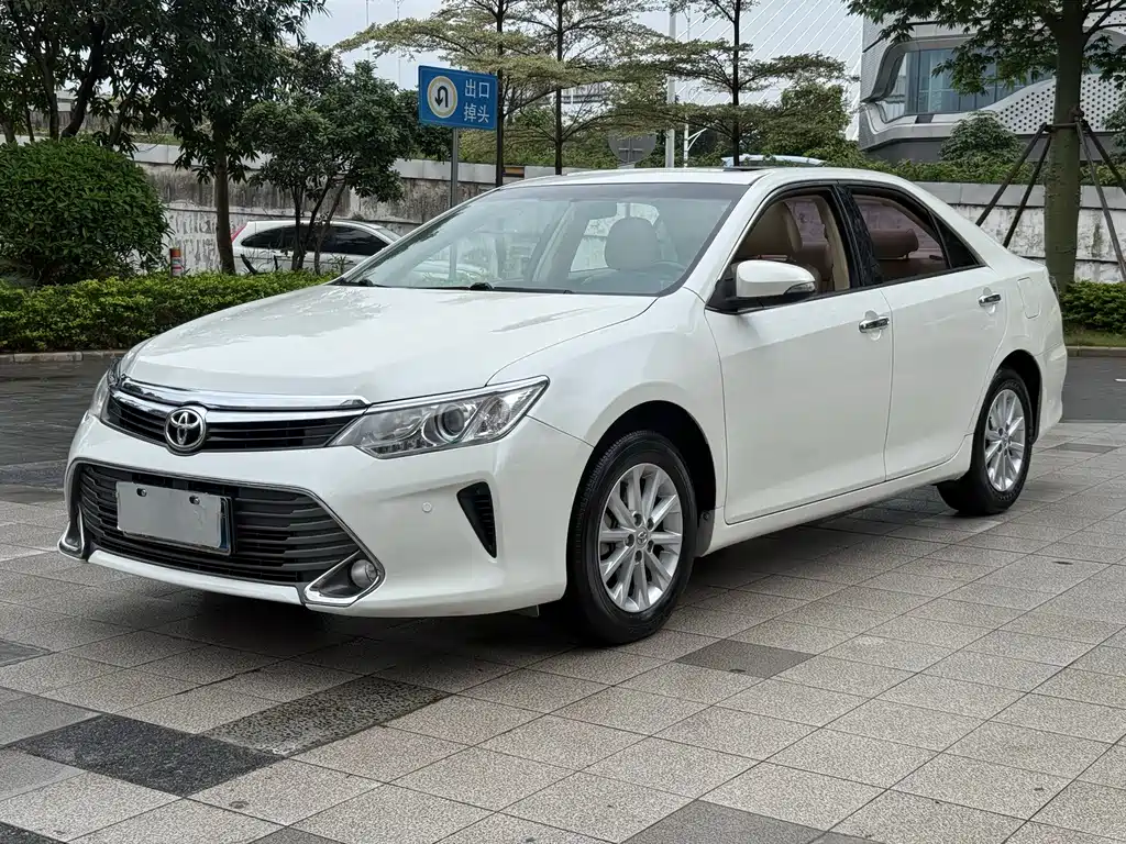 Toyota Camry 2016 — фото 1