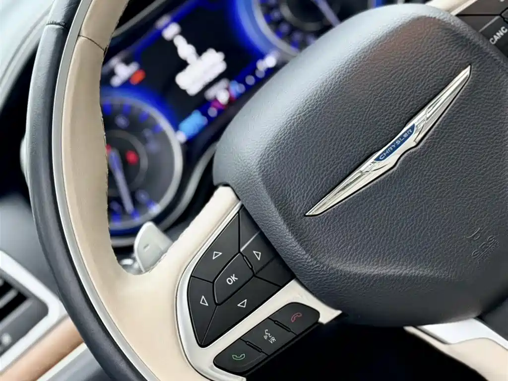 Chrysler 300C 2016 — фото 25