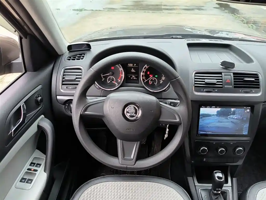 Skoda Yeti 2018 — фото 11