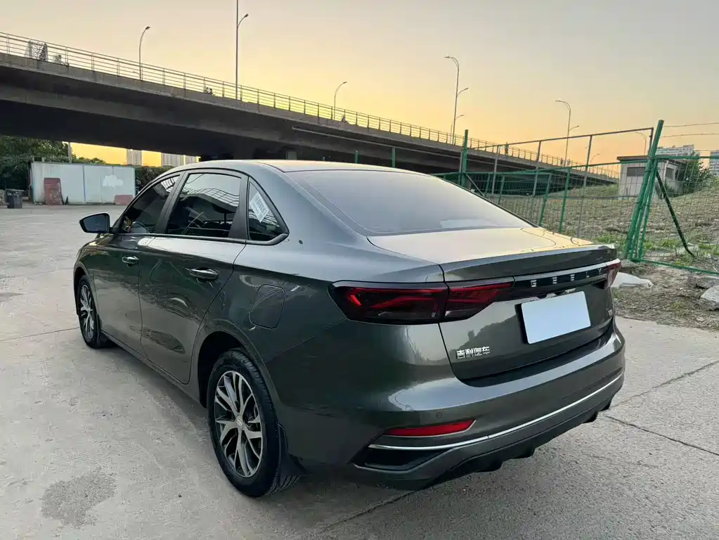 Geely Emgrand 2023
