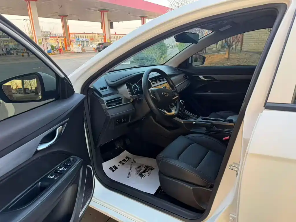 Geely Emgrand 2021