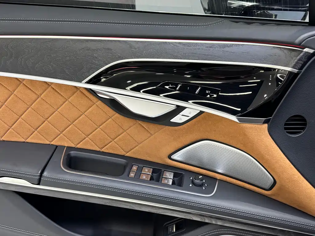 Audi A8 2025 — фото 18