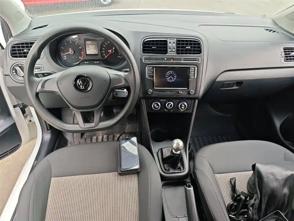Volkswagen Polo 2017 — фото 10