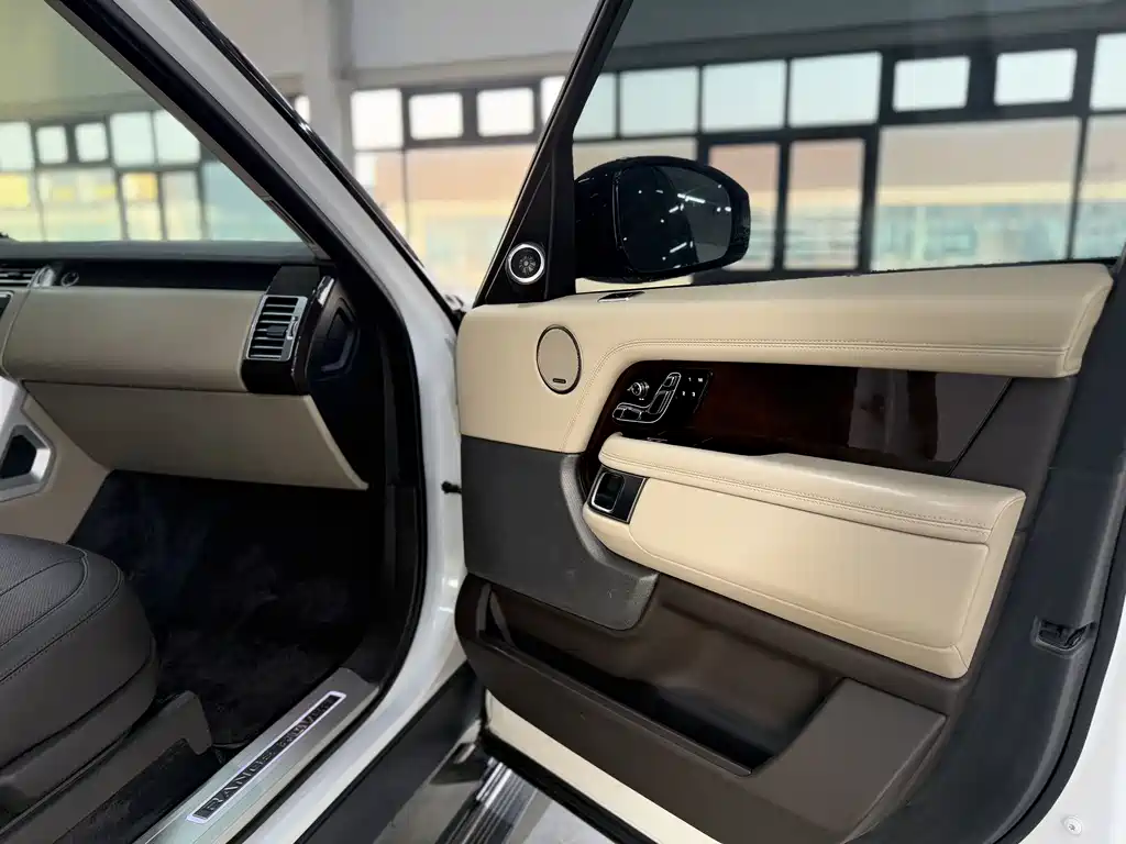 Land Rover Range Rover 2022 — фото 17