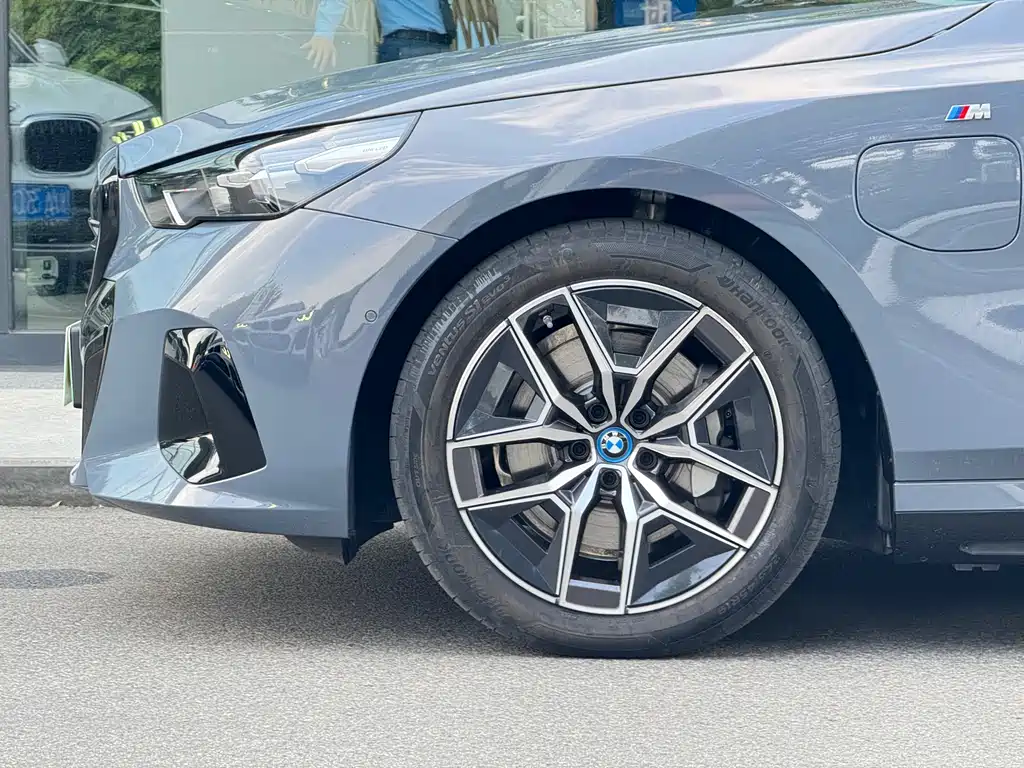 BMW i5 2024 — фото 3