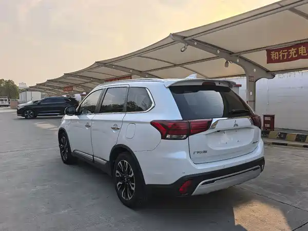 Mitsubishi Outlander 2020