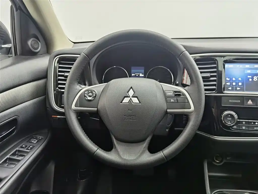 Mitsubishi Outlander 2015 — фото 11