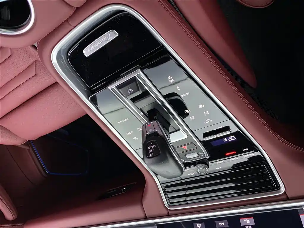 Porsche Panamera 2019 — фото 18
