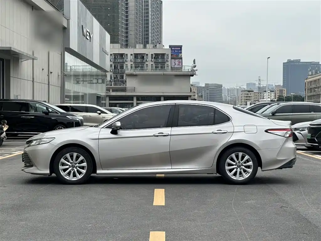 Toyota Camry 2020 — фото 25