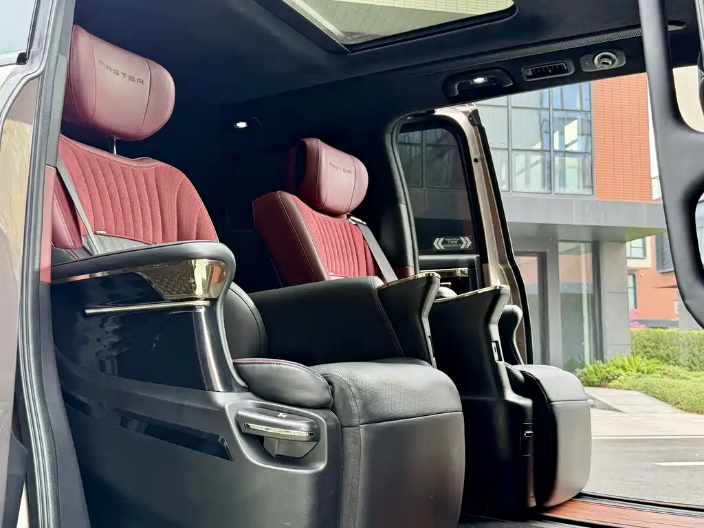 GAC Motor Trumpchi M8 2023 — фото 10