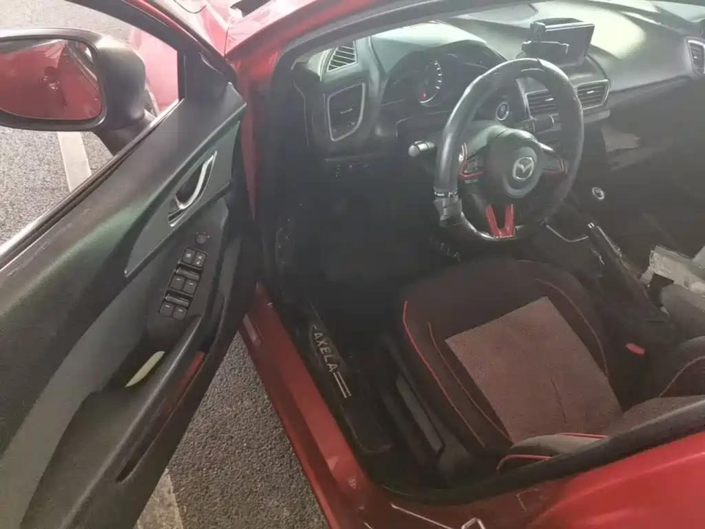Mazda 3 Axela 2018 — фото 16