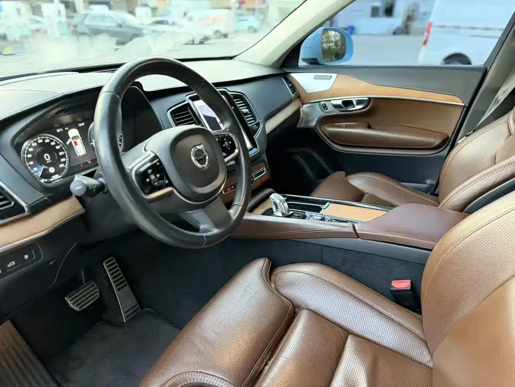 Volvo XC90 Plug-In Hybrid 2018 — фото 4