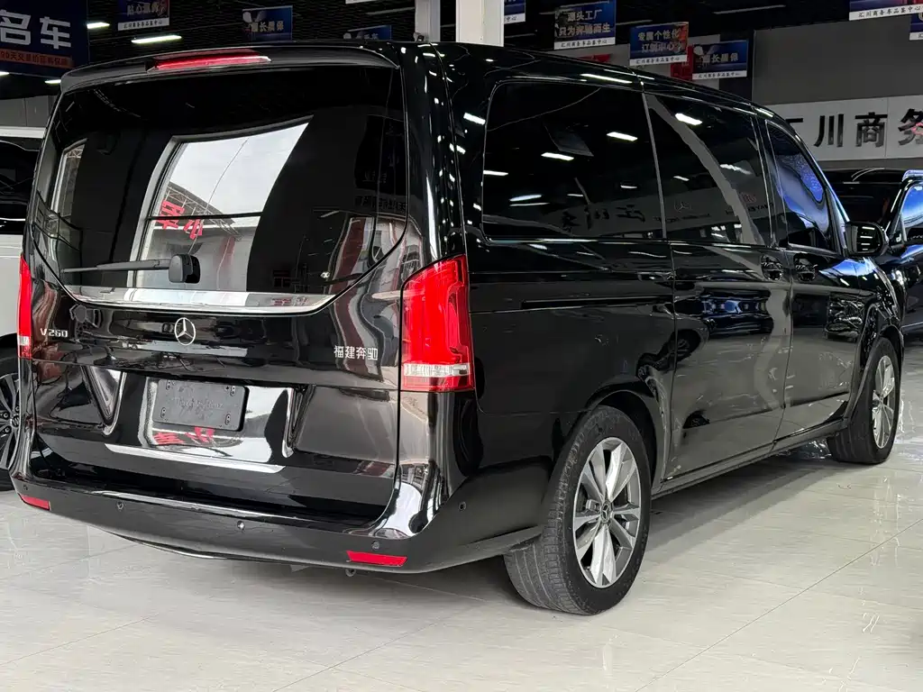 Mercedes-Benz V-Class 2023 — фото 10