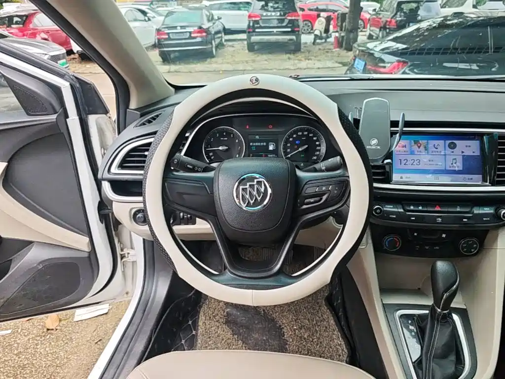 Buick Excelle 2017 — фото 11