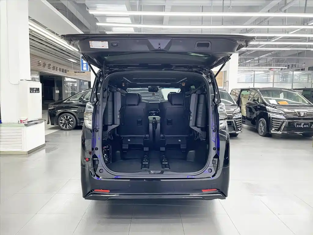 Toyota Vellfire 2023 — фото 13