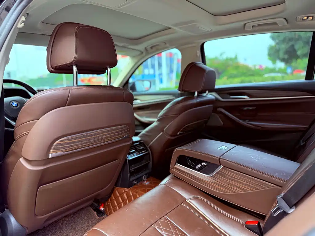 BMW 5 Series New Energy 2019 — фото 10