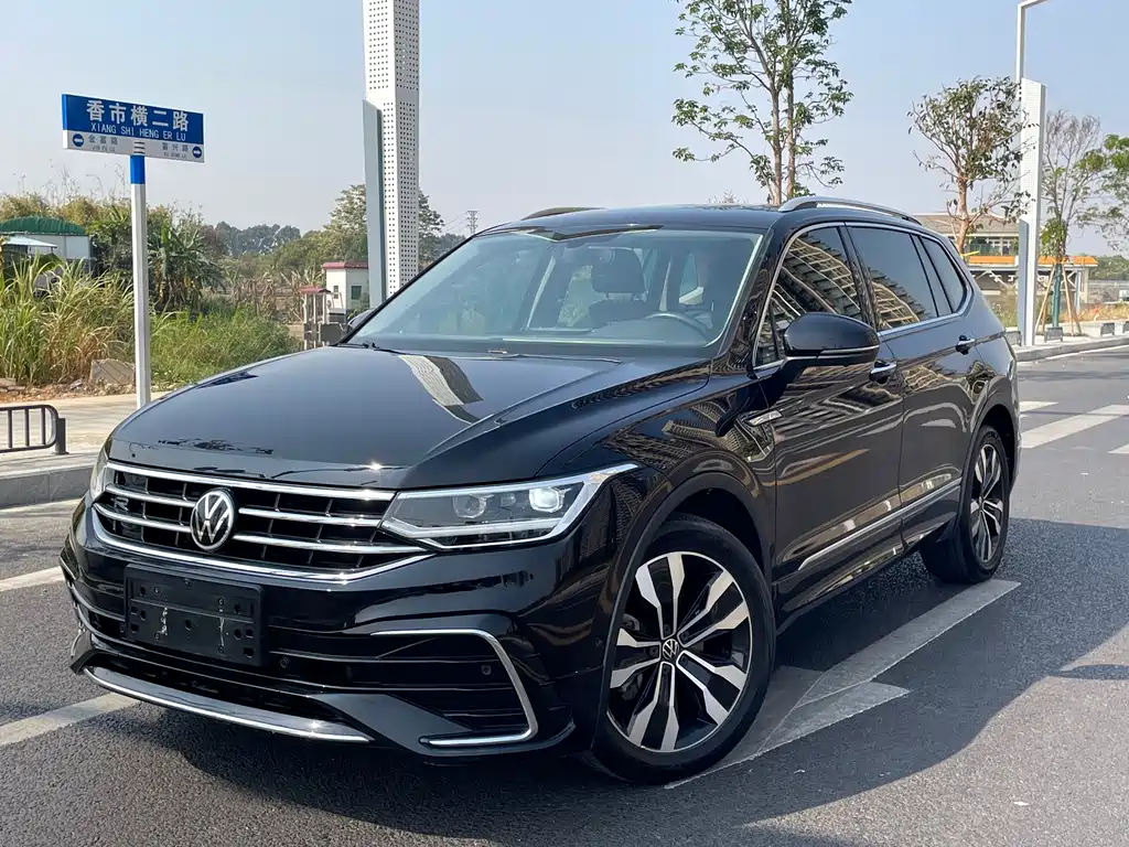 Volkswagen Tiguan L 2021 — фото 1