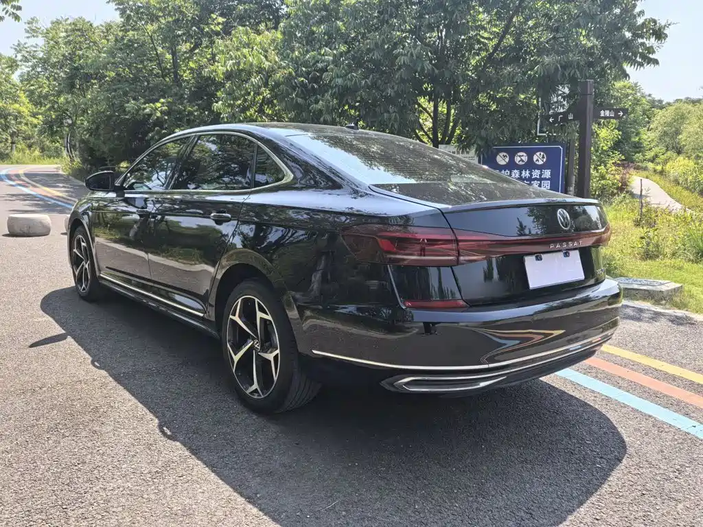 Volkswagen Passat 2023 — фото 25
