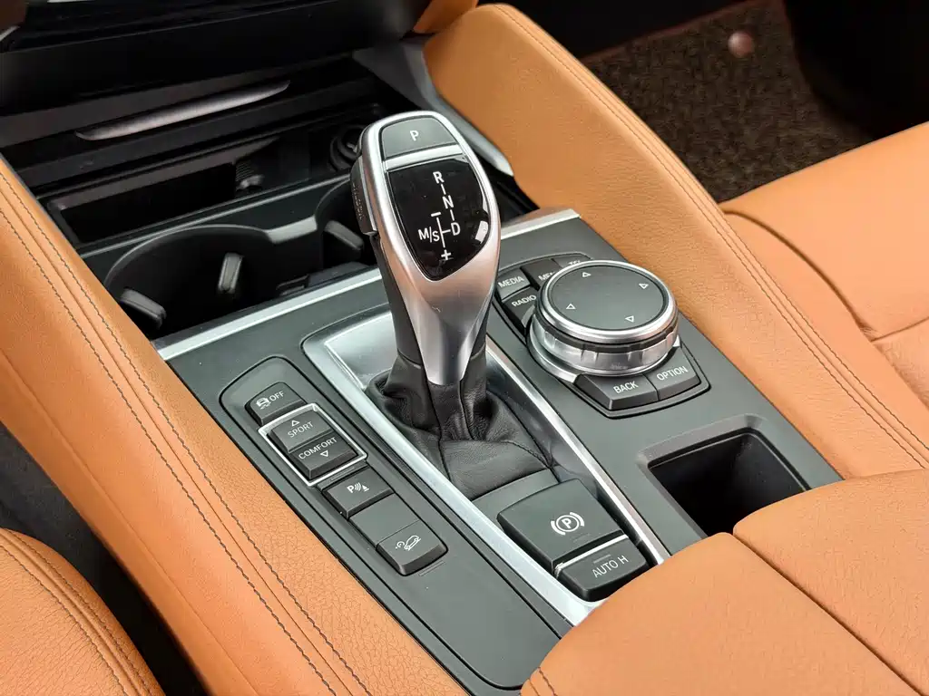 BMW X6 2015 — фото 14