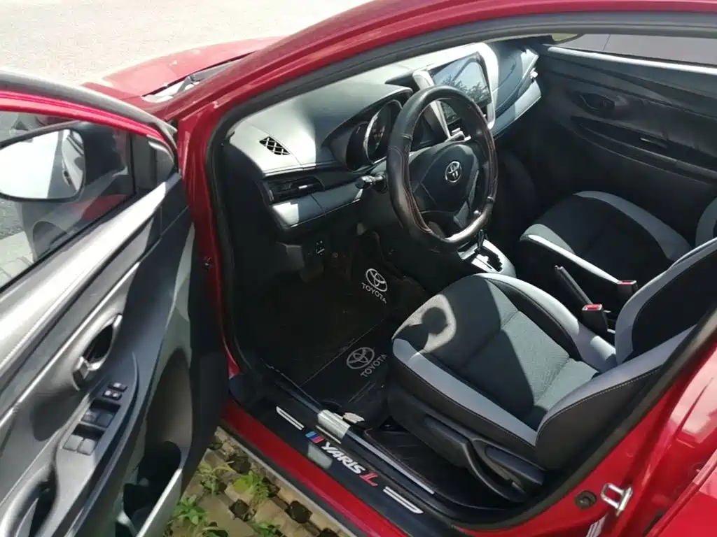 Toyota Yaris L 2020 — фото 16