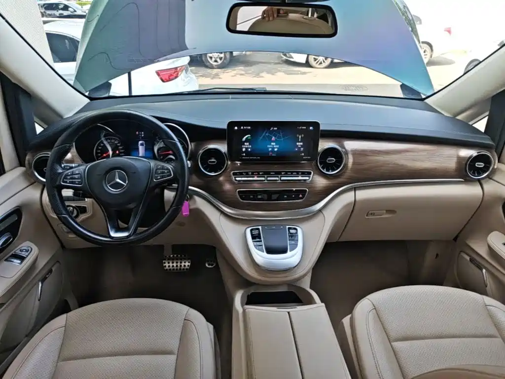 Mercedes-Benz V-Class 2022 — фото 10