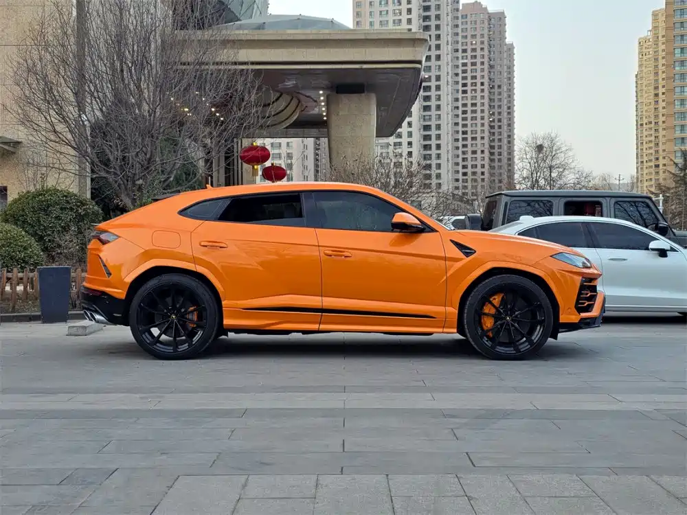 Lamborghini Urus 2023 — фото 12