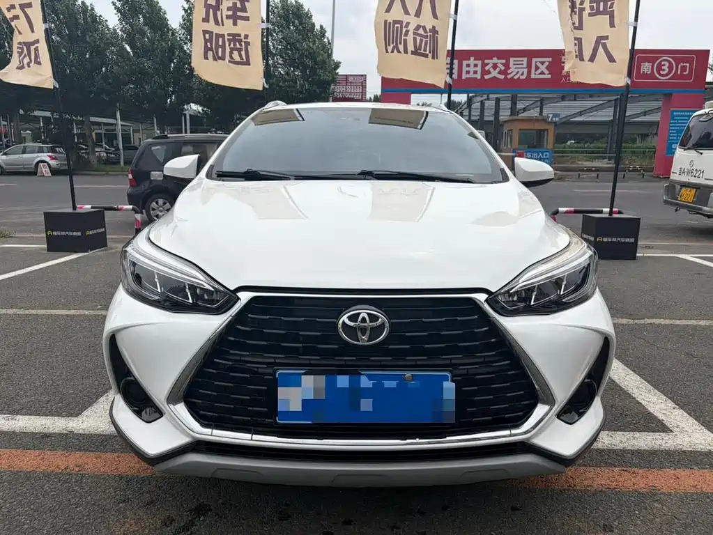 Toyota Yaris L 2022