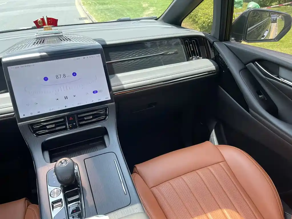 GAC Motor Trumpchi E9 2024 — фото 17