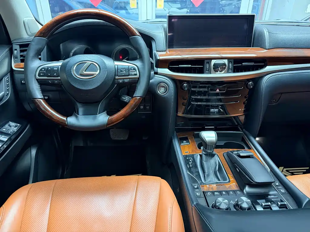 Lexus LX 2019 — фото 18
